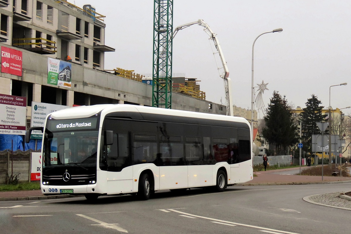 WPR 5077N
Mercedes w trakcie jednego z kursĂłw specjalnych po Piastowie w zwiÄzku z dniem e-transportu. 
