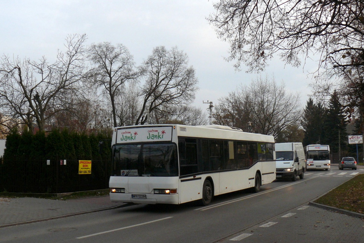 WPR 02284
Neoplany (jako drugi Neoplan N4016NF #WPR 02286) Wnuka wyruszyĹy spod stacji WKD jako kurs ZKA do Podkowy LeĹnej GĹĂłwnej. ZKA byĹa wprowadzona z uwagi na prace utrzymaniowe na jednotorowym szlaku Podkowa LeĹna GĹĂłwna-Grodzisk Mazowiecki RadoĹska. 
