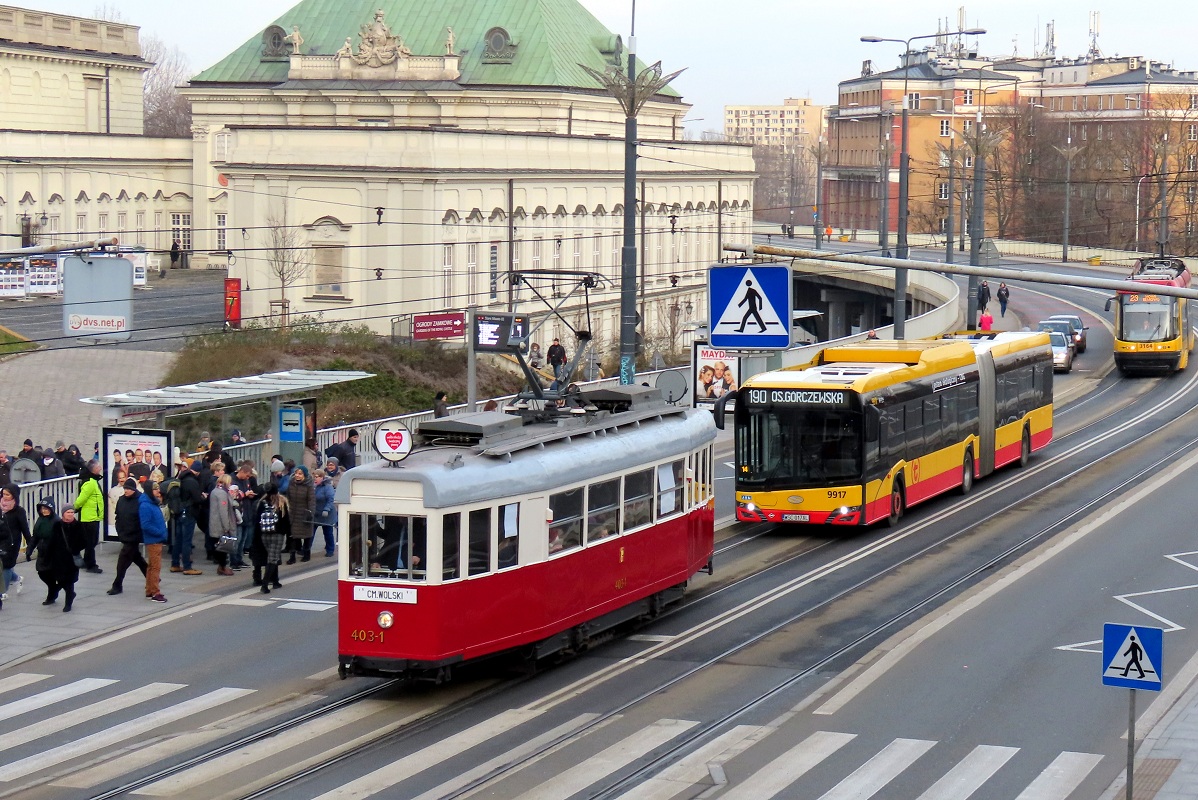 403-1
Berlinka wyrusza z przystanku âStare Miasto 02â wykonujÄc kurs linii specjalnej W w relacji Dw. Wschodni-Kijowska (14:26)-Cmentarz Wolski (14:54). Za niÄ jedzie Solaris Urbino 18 CNG #9917 wykonujÄc kurs linii numer 190 w relacji CH Marki (14:15)-Os. GĂłrczewska (15:18). Na koĹcu znajduje siÄ 120Na-3164 wykonujÄc kurs linii numer 23 w relacji Czynszowa (14:28)-Nowe Bemowo (15:05). 
Słowa kluczowe: WOĹP2020
