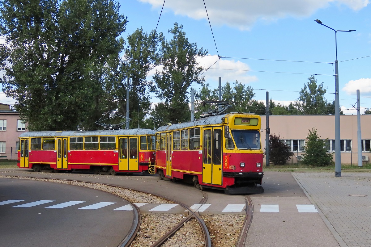 821+818
Ĺťaby oczekujÄ na remont stojÄc na terenie zajezdni Ĺťoliborz. 
