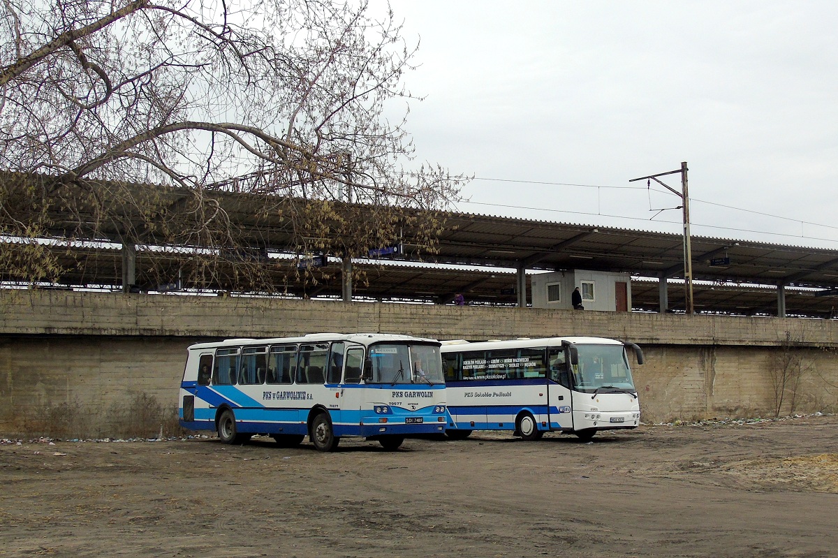 70677
HadziewiÄtka i Solbus (#50103) stojÄ w okolicach dworca Wschodniego od strony ul. Lubelskiej. 
Słowa kluczowe: H9-21