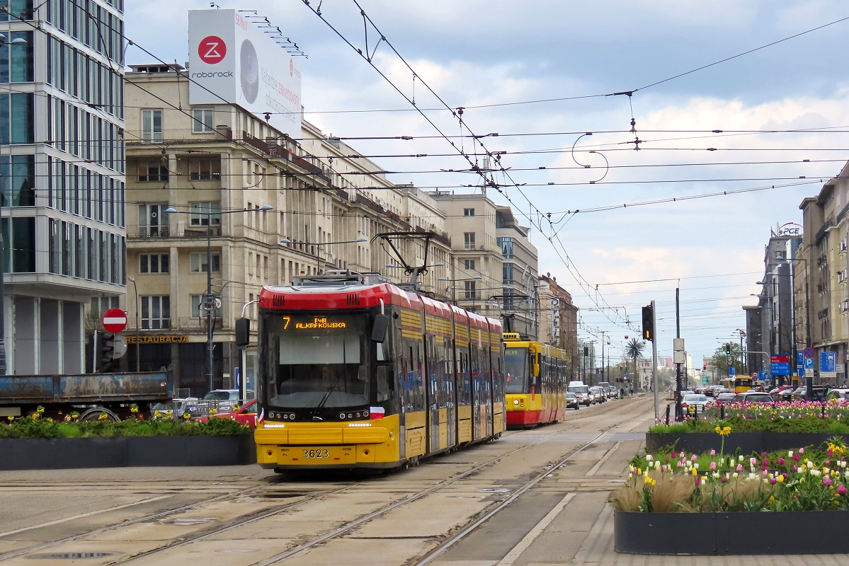 3623
Jazz jedzie jako kurs linii numer 7 â KawÄczyĹska Bazylika (14:21)-P+R Al. Krakowska (15:07). Za nim jedzie 116Na/1-3014 jako kurs linii numer 25 â Annopol (14:06)-Banacha (14:54). 
