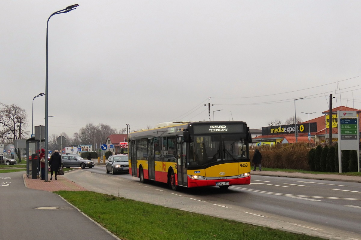 9353 (79353)
Solaris jedzie z grodziskiej do warszawskiej zajezdni PKS Grodzisk po odbyciu przeglÄdu na stacji diagnostycznej.
PasaĹźerowie nawet machali kierowcy by siÄ zatrzymaĹ myĹlÄc, Ĺźe to jedzie ich trĂłjka do BĹonia, ale na takie Solarisy w grodziskiej komunikacji bÄdÄ musieli poczekaÄ jeszcze 3 lata nim skoĹczy siÄ kontrakt na te wozy w Warszawie. 

