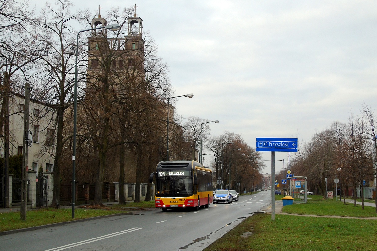 9557
MAN wykonuje kurs linii numer 194 w relacji PKP GoĹÄbki (9:40)-Cm. Wolski (10:07).
