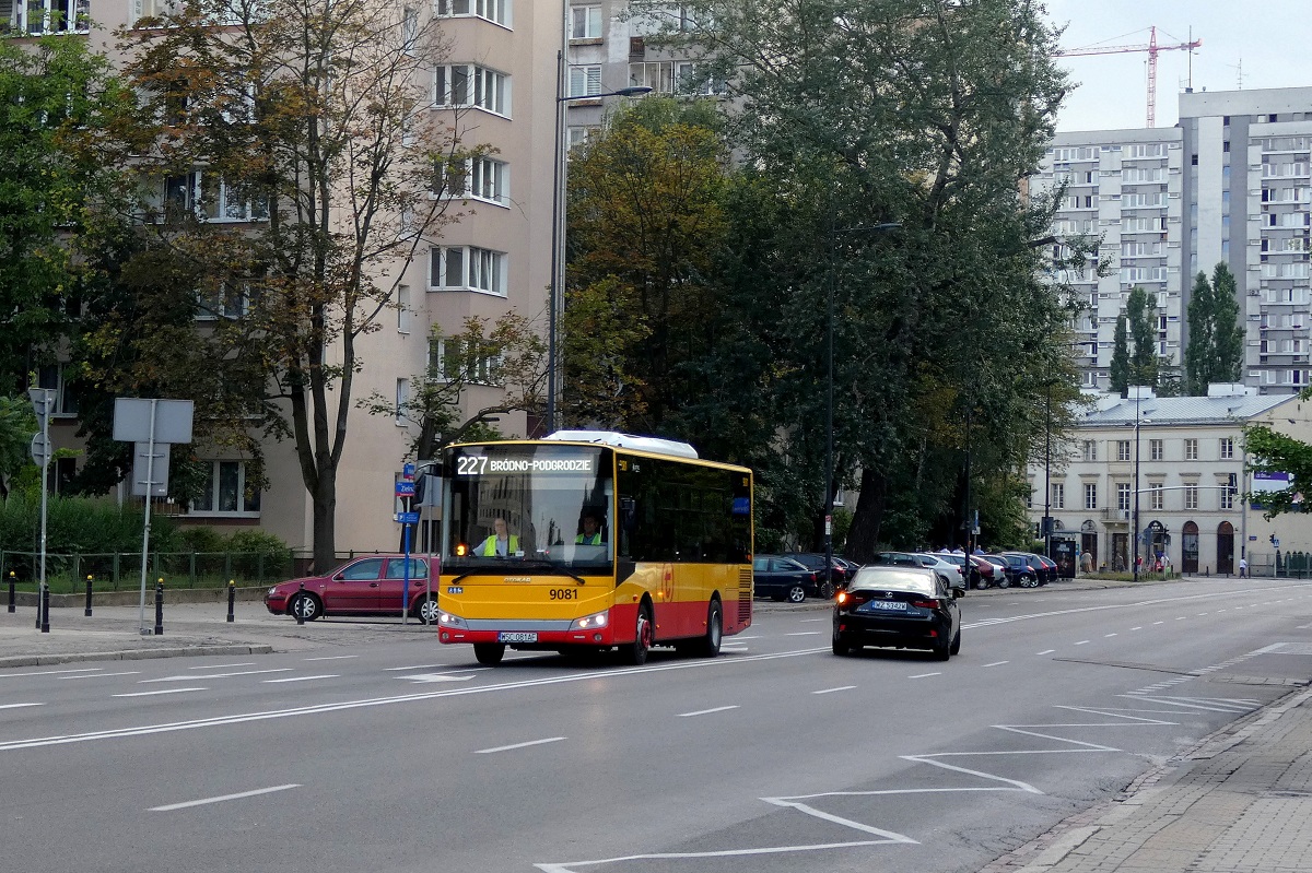 9081
Otokar jedzie w obsĹudze kursu linii numer 227 w relacji Dw. Centralny (17:20)-BrĂłdno Podgrodzie (17:53). 
