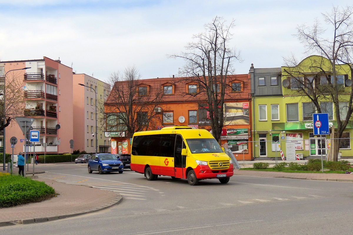 412
Sprinter jedzie jako kurs â306â linii numer 31 â Grodzisk Maz. Dw. PKP (17:20)-Petrykozy Trakt KrĂłlewski (18:23). 
TrochÄ dziwi wystawienie przez Sebusa w weekend (gdzie na sieci GPA majÄ ĹÄcznie do obsĹugi 3 brygady) wozu wysokopodĹogowego choÄ firma posiada ĹÄcznie 10 wozĂłw niskopodĹogowych, przeznaczonych do obsĹugi linii na sieci GPA. 
Słowa kluczowe: DziwadĹo Objazd