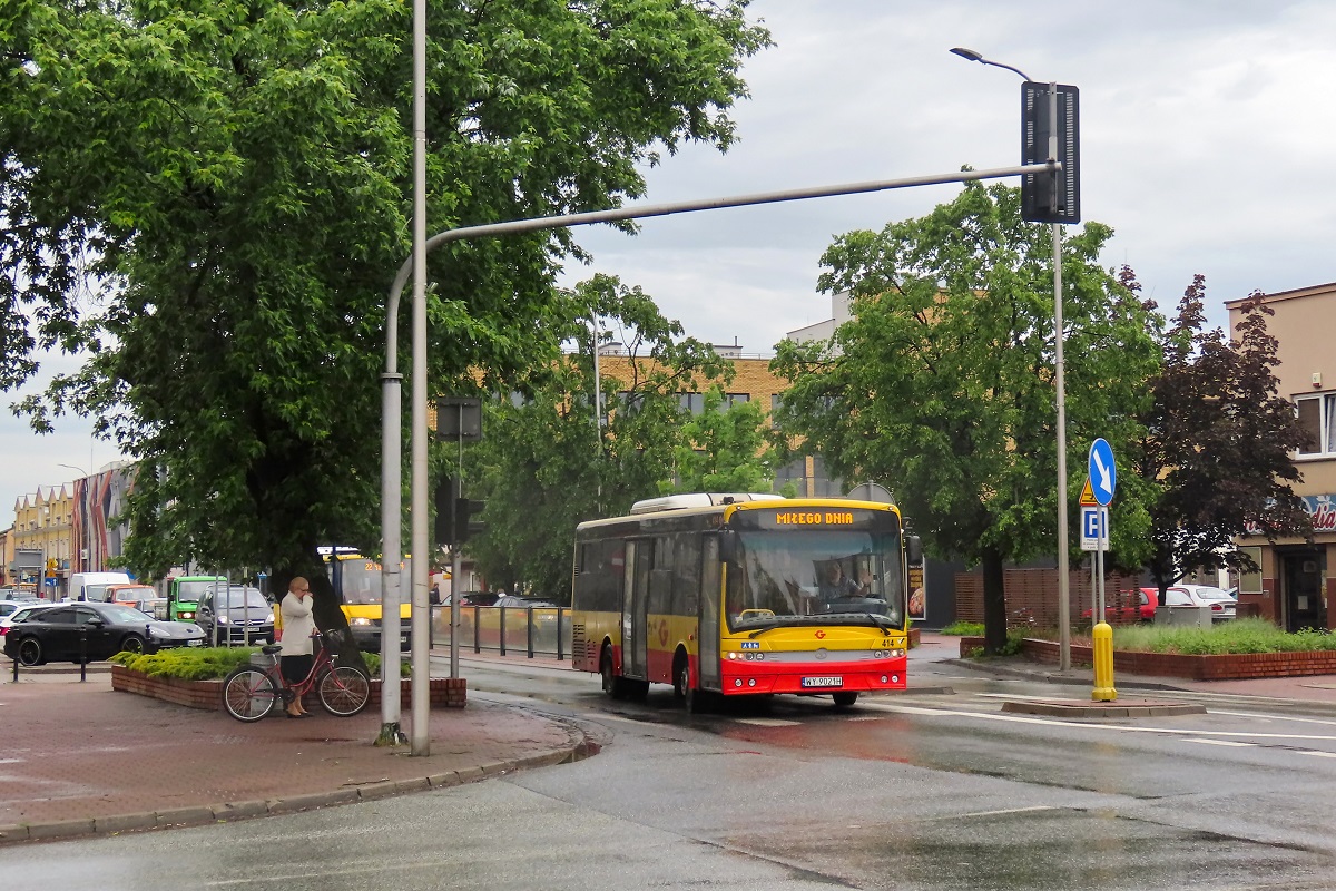 414 [ex. A289]
SanCity jedzie jako kurs â124/226â linii numer 31 â Grodzisk Maz. Dw. PKP (15:45)-Petrykozy Trakt KrĂłlewski (16:53)-Grodzisk Maz. Dw. PKP (17:44). Pozdrowienia dla Kierowcy! 
Za nim jedzie VDL Berkhof ProCity #50022 jako kurs â218â linii numer 22 â MakĂłwka Lukrecji (15:35)-Grodzisk Maz. Dw. PKP (15:55). 
Słowa kluczowe: objazd