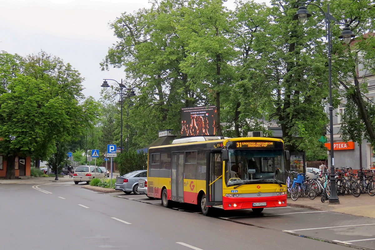 414 [ex. A289]
SanCity stoi na parkingu w okolicach dworca PKP w trakcie przerwy w wykonywaniu kursĂłw na linii numer 31.
