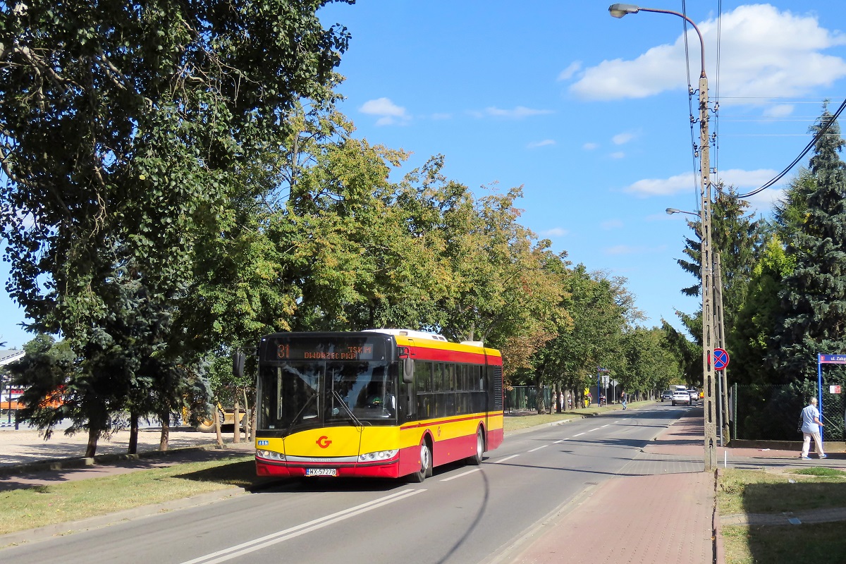 WX 57278 [ex. 1820]
Solaris jedzie jako kurs â118/220â linii numer 31 â Grodzisk Maz. Dw. PKP (12:45)-Petrykozy Trakt KrĂłlewski (13:53)-Grodzisk Maz. Dw. PKP (14:44). Pozdrowienia dla Kierowcy!
