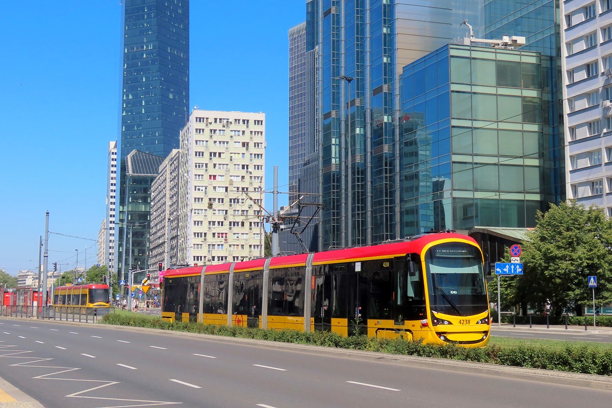 4238
Hyundai jedzie jako kurs linii numer 17: Metro Marymont (12:16)-PKP SĹuĹźewiec (12:55). 
