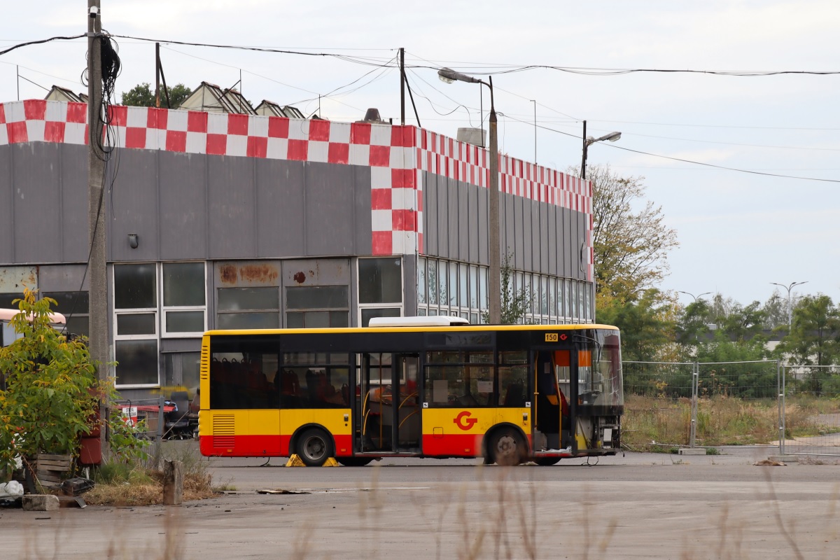 60015 (150)
ZAZ stoi jako dawca czÄĹci na terenie grodziskiej zajezdni PKS Grodzisk. 
