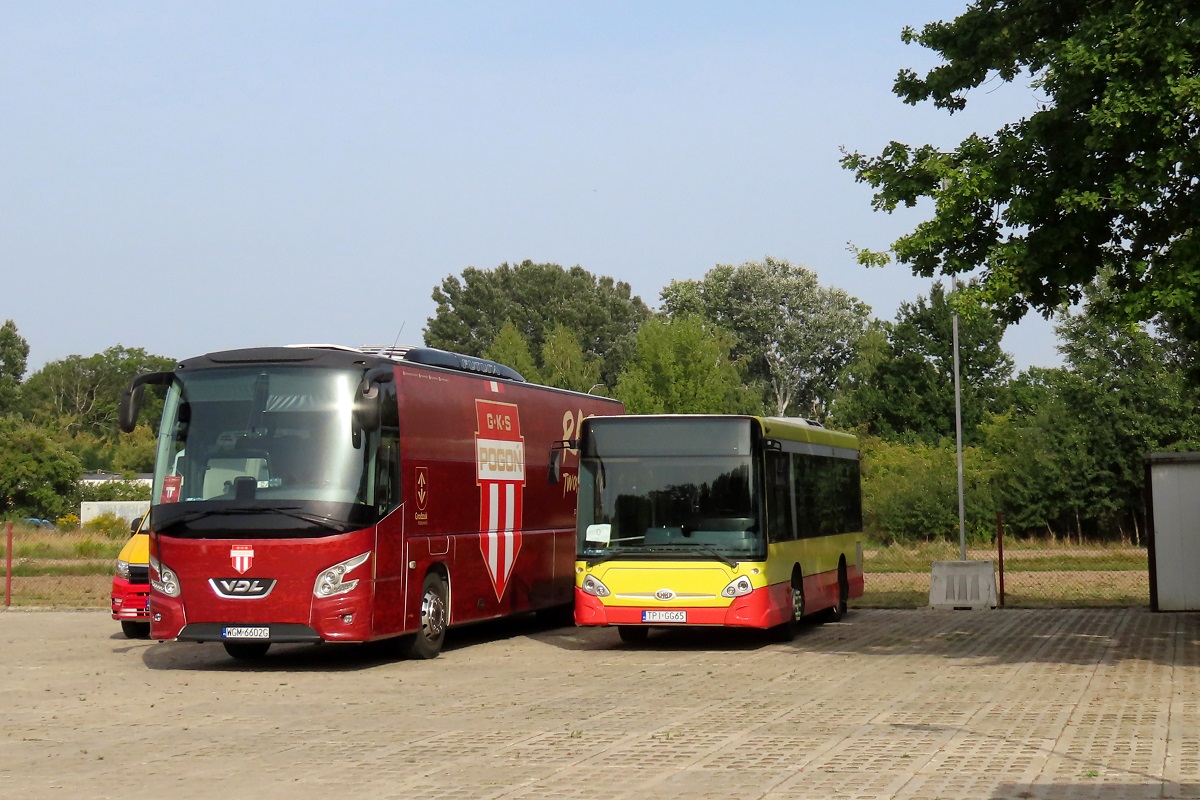 TPI GG65
Hueliez i VDL Futura w oczekiwaniu na podjÄcie pracy. TytuĹowy wĂłz byĹ wozem rezerwowym za grodziskie elektryki jednak zdaje siÄ, Ĺźe ostatecznie nigdy na linii 0 siÄ nie pojawiĹ. Obecnie obsĹugÄ grodziskich elektrykĂłw przejÄĹ od Mat-Busa PKS Grodzisk. Obok widoczny jest VDL Futura naleĹźÄcy do PKS Tarnobrzeg, a wykorzystywany do przewozu piĹkarzy Pogoni Grodzisk Mazowiecki na mecze wyjazdowe. 
