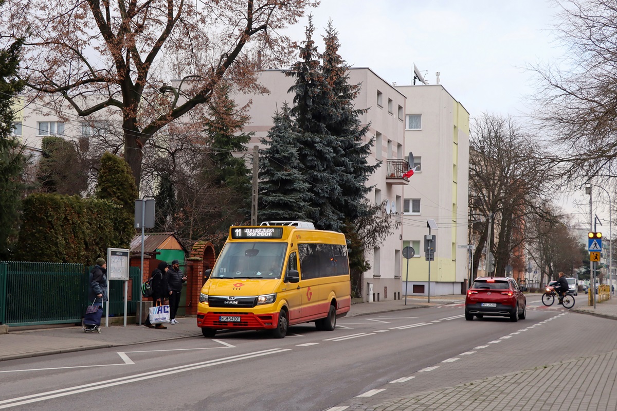 111 (21075)
MAN zatrzymuje siÄ na przystanku âBĹonie Okrzei 01â jako kurs linii numer 11: BĹonie PKP (12:10)-Wola Ĺuszczewska (12:36).
