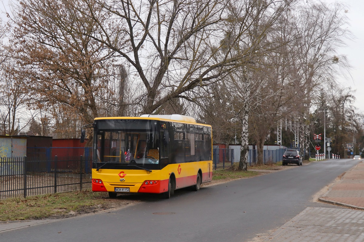 187 (21002)
ZAZ stoi na jednej z grodziskich ulic w trakcie przerwy w wykonywaniu kursĂłw na linii numer 24 GPA.
