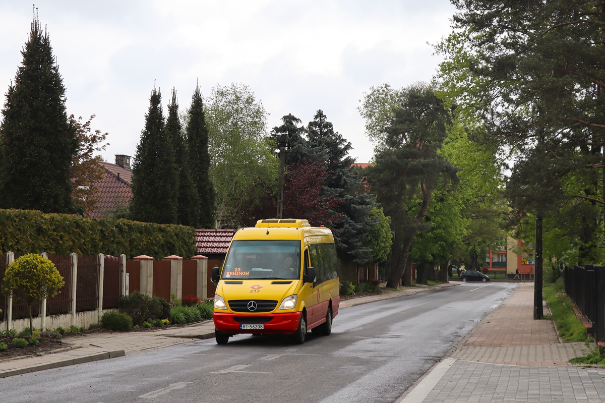 217
Sprinter jedzie jako kurs linii numer 23: Grodzisk Maz. Dw. PKP (9:55)-BrwinĂłw Rynek (10:47). 
