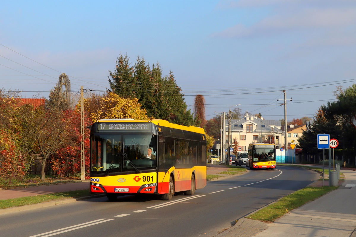 901 (24081)
TytuĹowy Solaris jedzie jako kurs linii numer 17: OtrÄbusy WKD (12:49)-Grodzisk Maz. Szpital (13:40). Za nim jedzie Solaris Urbino 10,5 #903 (24083) jako kurs linii specjalnej C1: SzczÄsne Cmentarz (12:50)-Grodzisk Maz. Teligi (13:11)-SzczÄsne Cmentarz (13:35). Pozdrowienia dla kierowcĂłw obu wozĂłw!
