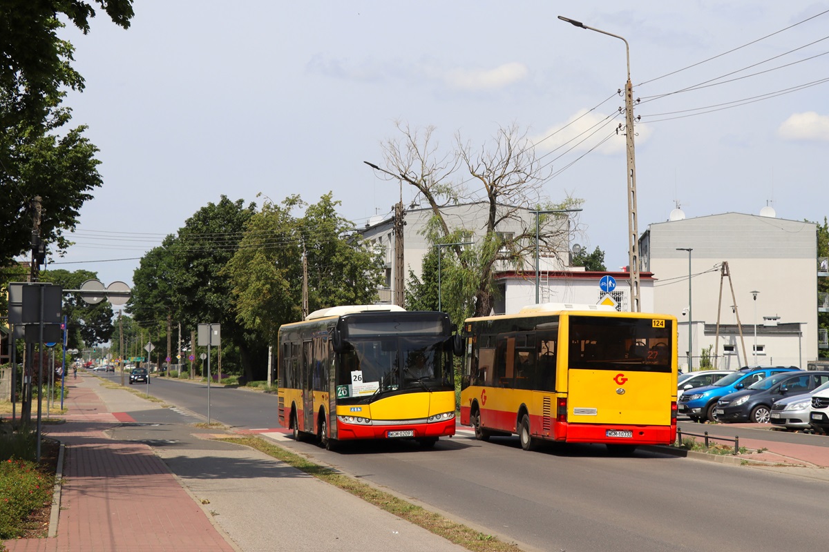 24046 [ex. 9234]
Solaris jedzie jako kurs linii numer 26: Grodzisk Maz. Dw. PKP (13:05)-Kaski (14:02) i mija siÄ z ZAZ-em A10C30 #124 (60032) jadÄcym jako kurs linii numer 27: Grodzisk Maz. RokiciaĹska (13:25)-Chlebnia Logistyczna Raben (13:41)-Grodzisk Maz. RokiciaĹska (13:59). 
