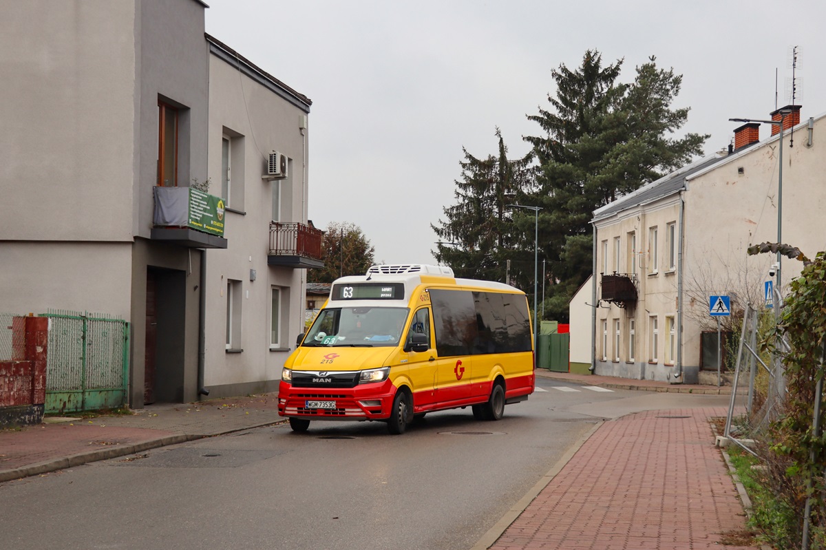 215
MAN jedzie jako kurs linii numer 63: Grodzisk Maz. Dw. PKP (10:35)-Warszawa P+R Al. Krakowska (11:44). 
