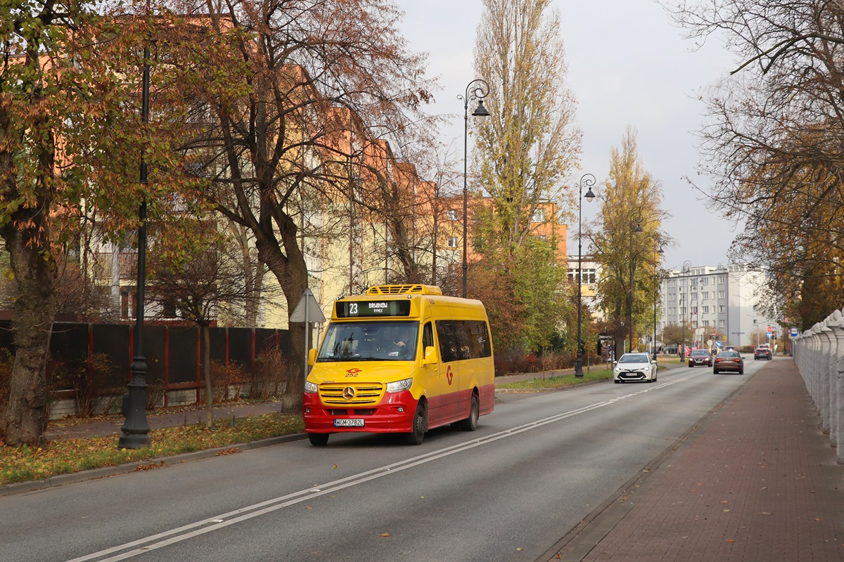 252
Sprinter jedzie jako kurs linii numer 23: Grodzisk Maz. Dw. PKP (10:55)-BrwinĂłw Rynek (11:47). 

