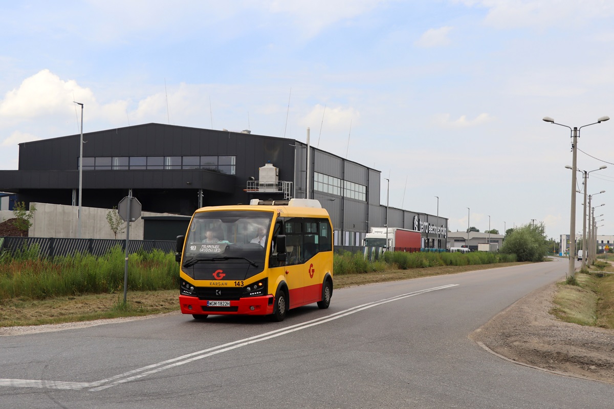 143 (22127)
Karsan jedzie jako kurs linii numer 18: Grodzisk Maz. Dw. PKP (12:10)-MilanĂłwek GrudĂłw WKD (12:47). 
