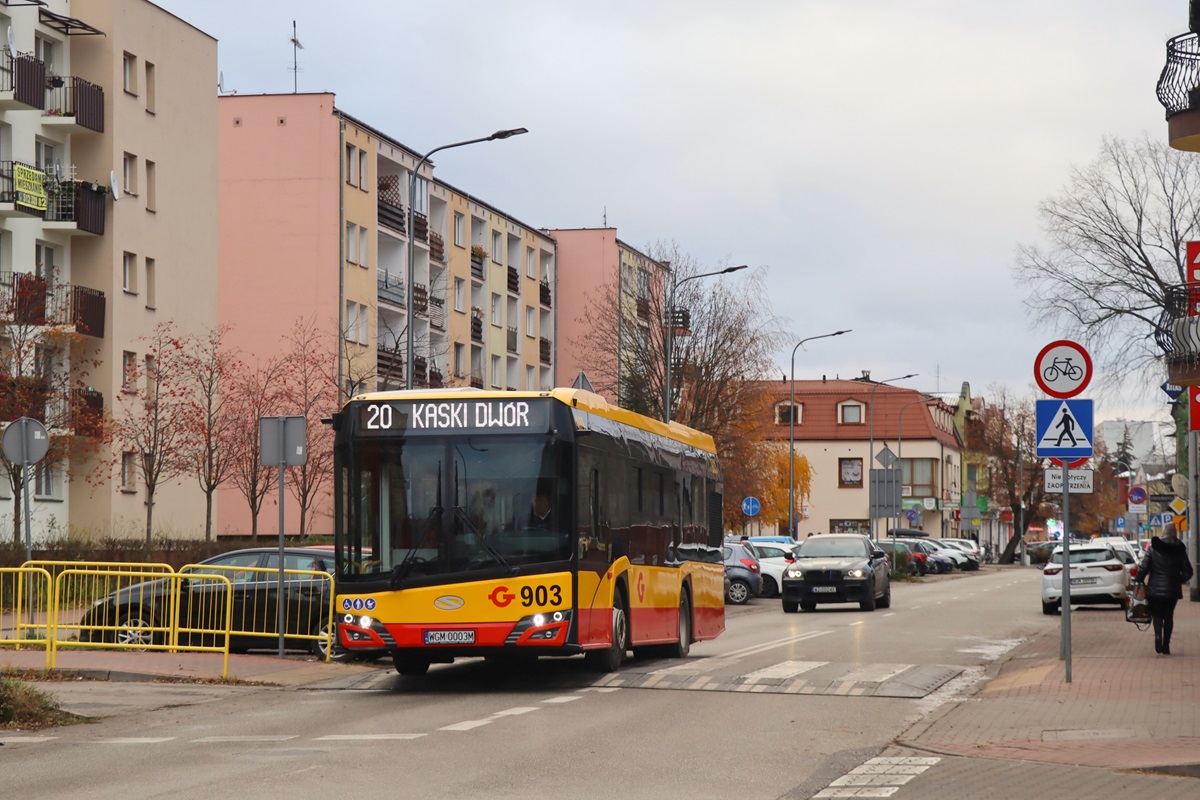 903 (24083)
Solaris jedzie jako kurs linii numer 20: Grodzisk Maz. Dw. PKP (13:54)-Kaski DwĂłr (14:41). Pozdrowienia dla Kierowcy! 
