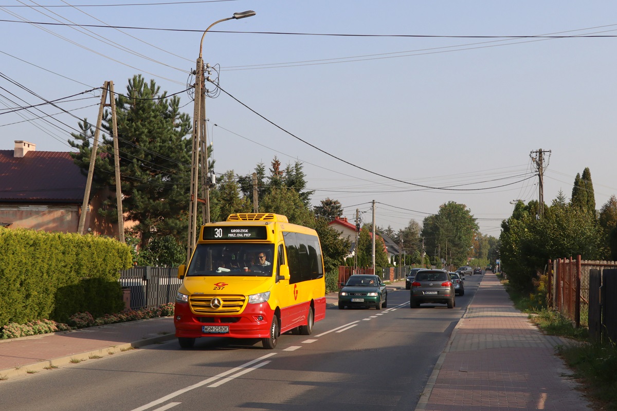 237
Sprinter jedzie jako kurs linii numer 30: PieĹki SĹubickie (16:17)-Grodzisk Maz. Dw. PKP (16:59). 
