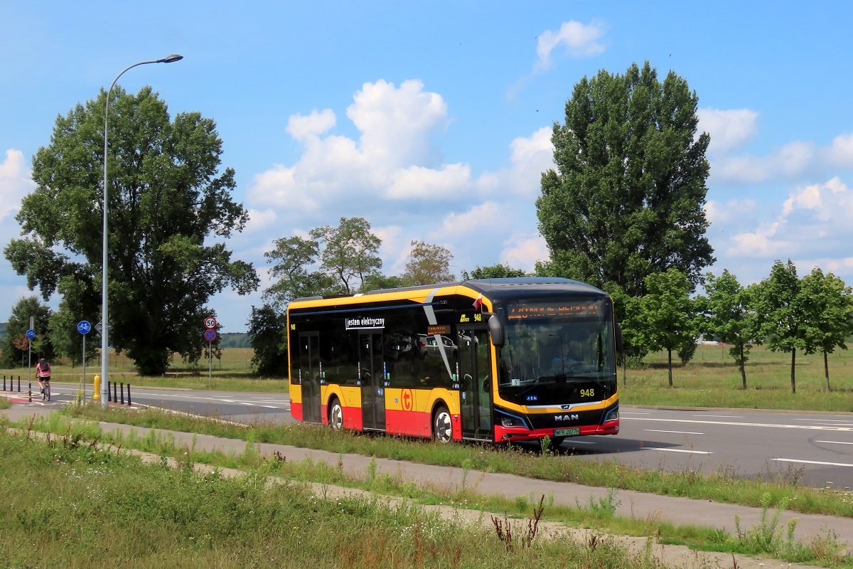 948
MAN jedzie jako kurs linii numer 220: P+R Al. Krakowska (11:50)-Nowe Bemowo (12:44). 
