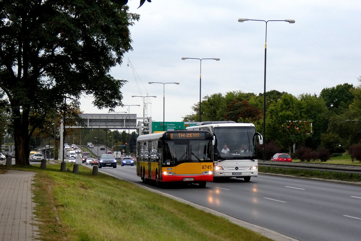 8745
"WysokopodĹogowa" Deskolorka wykonuje kurs linii specjalnej K, uruchomionej z okazji Dni Transportu Publicznego 2019 w relacji Zajezdnia Ostrobramska (15:37)-TW ZETiT (16:05). Obok niej jedzie turystyczny Mercedes-Benz Tourismo #WGM 35690.
Słowa kluczowe: DziwadĹo DTP2019 SU15