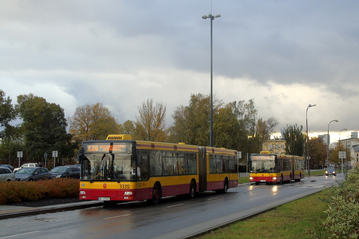 3332
MAN-y stojÄ na przystanku Dw. Wschodni (Kijowska) w obsĹudze kursĂłw linii C20 w relacji Cm. BrĂłdnowski-Dw. Wschodni (Kijowska)-Cm. BrĂłdnowski. 
Słowa kluczowe: WĹ2016