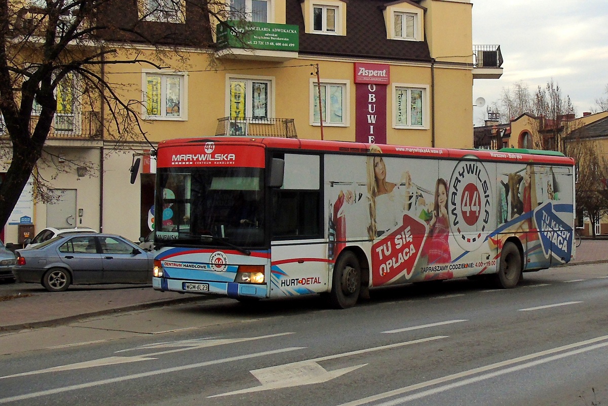 20001
Setra stoi na przystanku "Grodzisk KoĹciĂłĹ 01" w obsĹudze kursu linii pracowniczej "Majewski" w relacji PruszkĂłw Parzniewska (14:10)-ĹťyrardĂłw PKP (15:07). 
