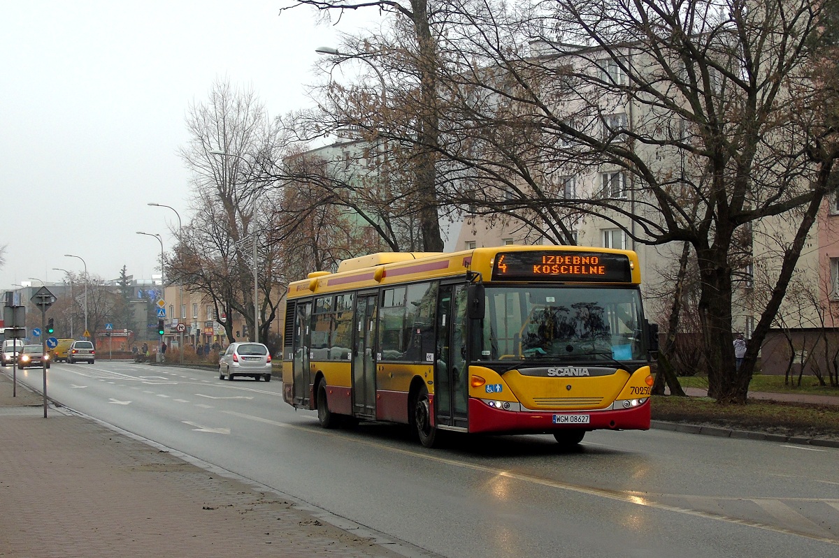 70252 
Scania (ex. A552) zaraz skrÄci w ul. KoĹciuszki jadÄc w obsĹudze kursu linii numer 4 w relacji Radonie PÄtla (12:47)-Izdebno PÄtla (13:31). 
