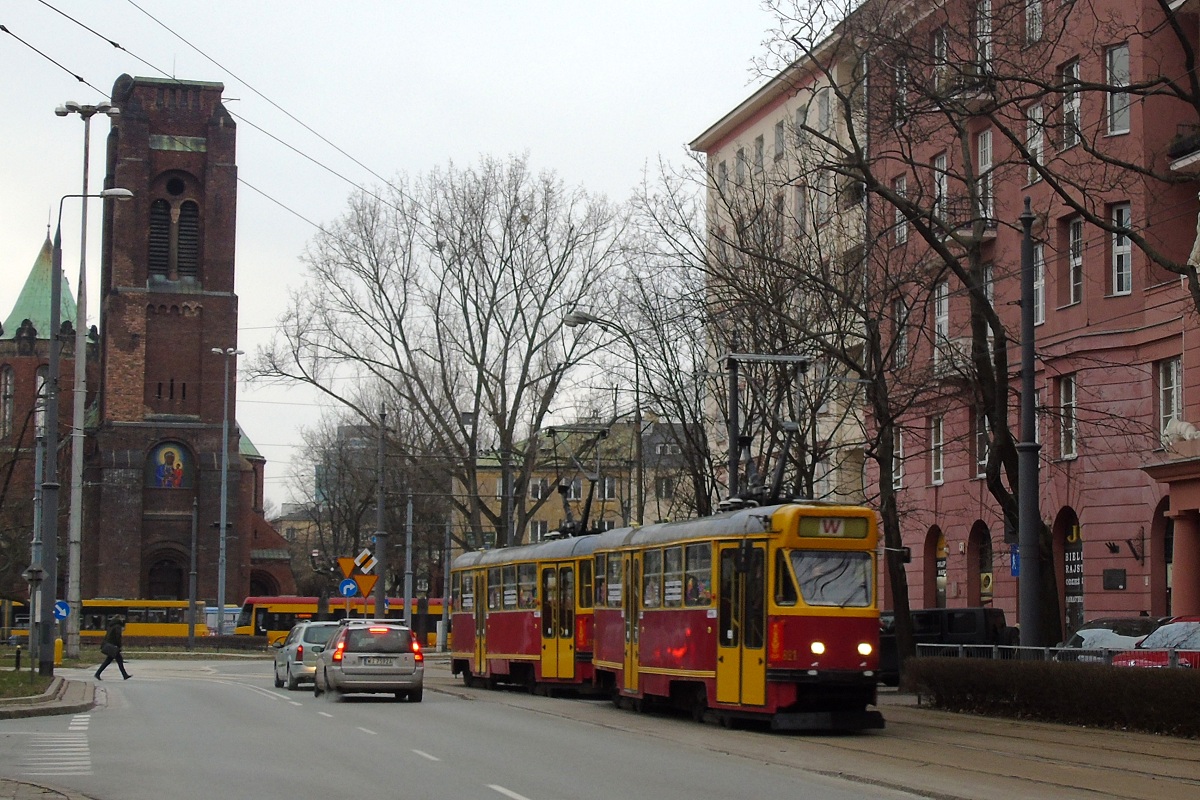 821+818
Ĺťaby jadÄ w obsĹudze kursu linii specjalnej W, uruchomionej z okazji XXVI finaĹu WOĹP w relacji Plac Narutowicza (13:55)-Ratuszowa Zoo (14:26). 
Słowa kluczowe: WOĹP2018 Konstal13N