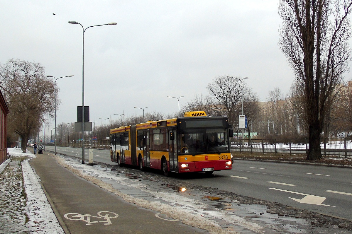 3378
MAN jedzie w obsĹudze kursu linii numer 162 w relacji TargĂłwek (14:00)-EC Siekierki (14:45). 
