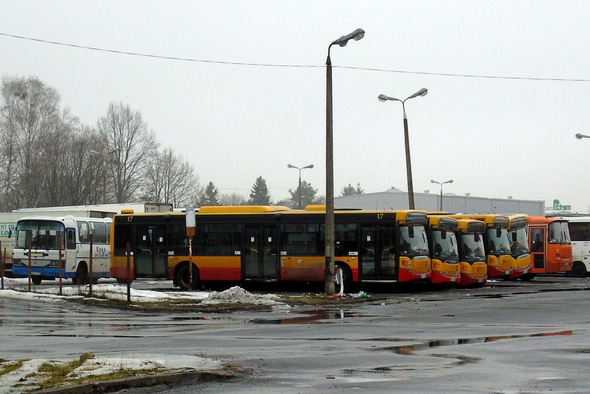 70217
Od lewej stojÄ na zajezdni: Mercedes-Benz O303-11UHE #70102, Scania CN270UB 4x2 EB #70217 (ex. A517), Scania CN270UB 4x2 EB #70206 (ex. A623), Scania CN270UB 4x2 EB #70236 (ex. A536), Scania CN270UB 4x2 EB #70229 (ex. A529), Scania CN270UB 4x2 EB #70238 (ex. A538) i Autosan H9-21 #50650. 
