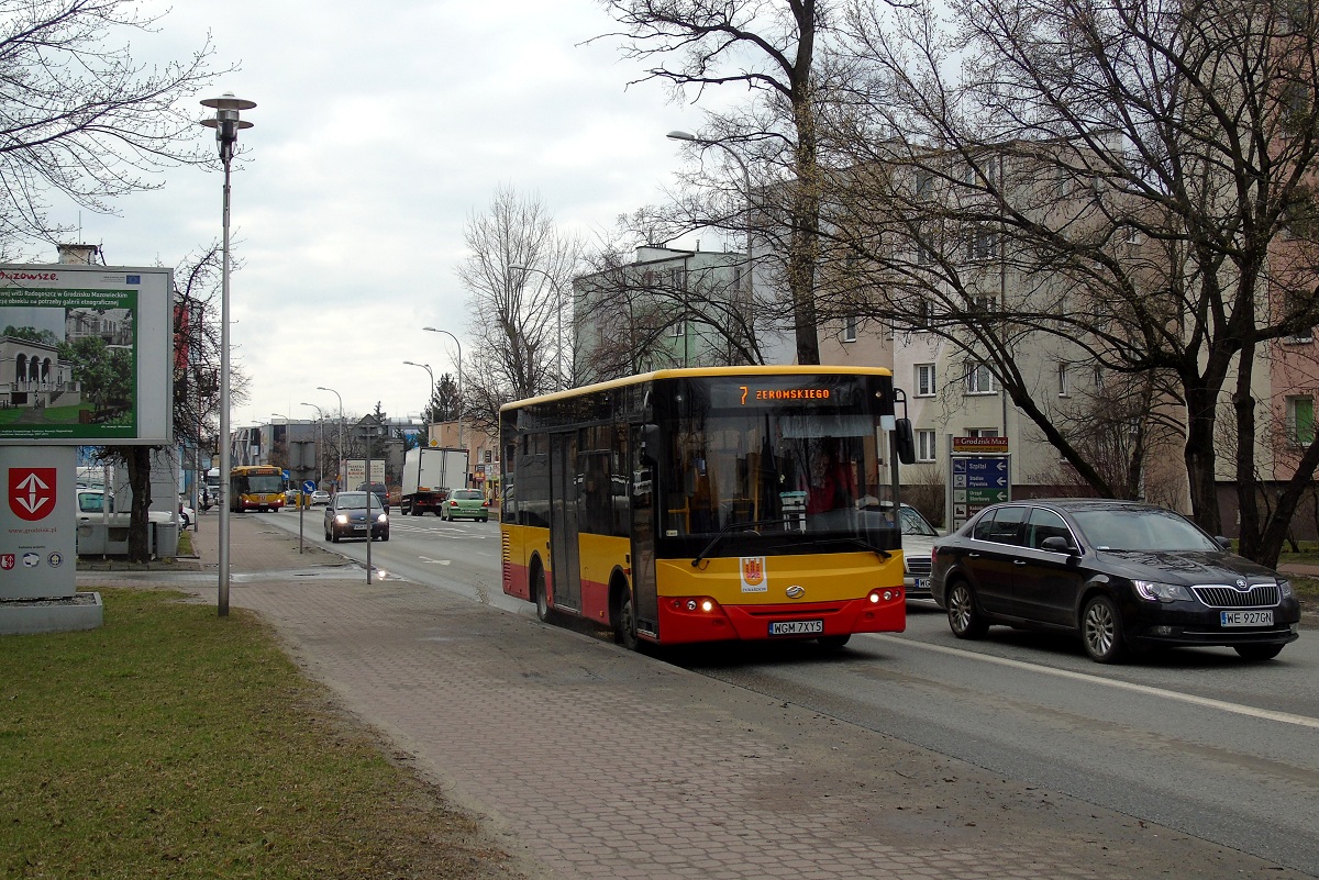 60006
ZAZ jedzie jako przejazd techniczny w stronÄ Pruszkowa. W tle jedzie Scania CN270UB 4x2 EB #70237 (ex. A537) w obsĹudze kursu linii numer 4 w relacji Radonie PÄtla (14:15)-BoĹźa Wola (15:06). 
