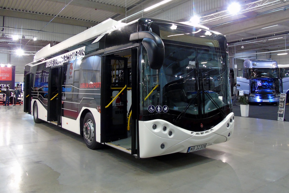 WB 3230N
Ursus stoi wystawiony w jednej z hal podczas II TargĂłw Bus Warsaw Expo. 
Słowa kluczowe: warsawbusexpo