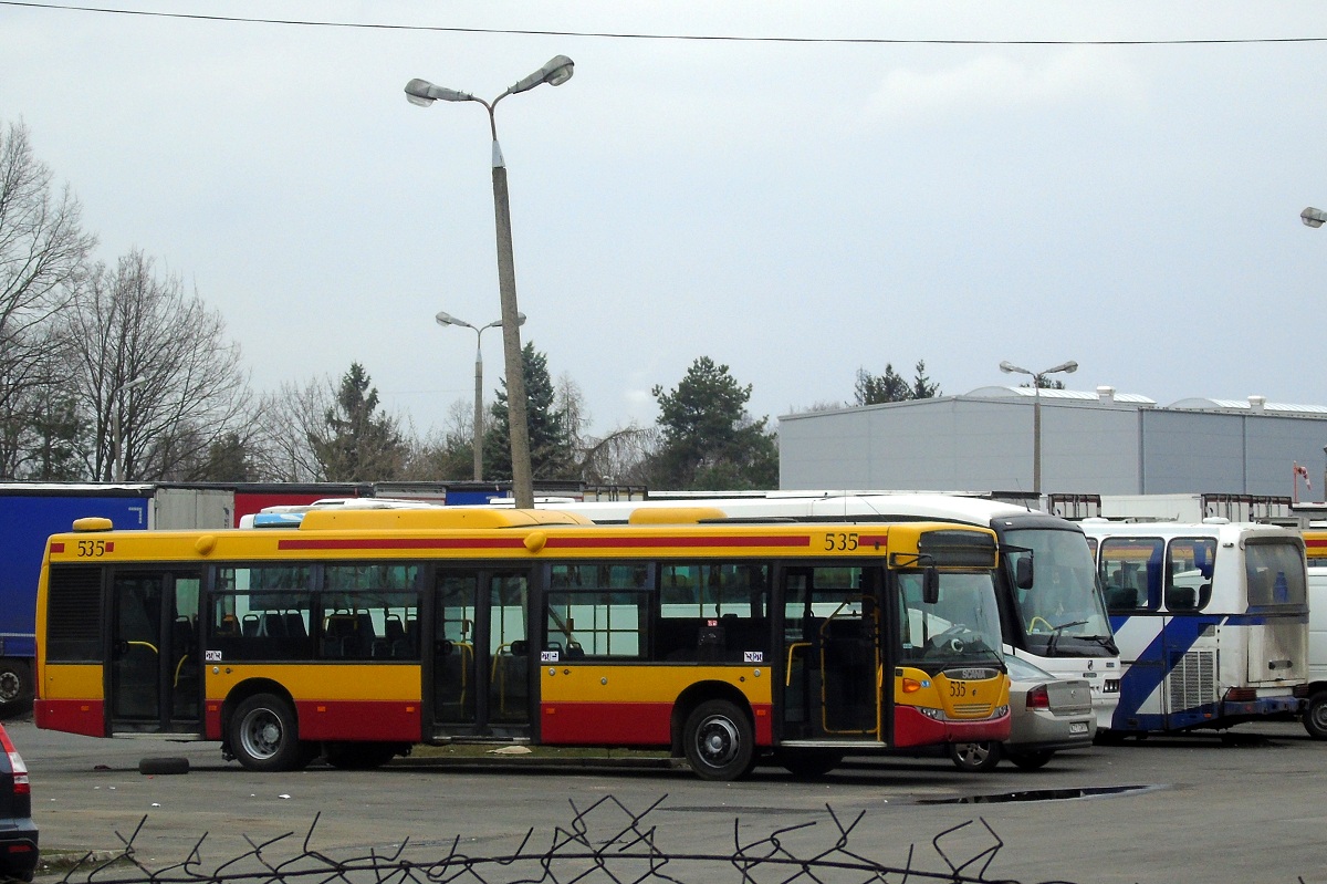 70235
Scania (ex. A535) stoi na terenie zajezdni. DokĹadnie umycie jak i brak tablicy rejestracyjnej wynikaĹ z jej sprzedaĹźy kontrahentowi zagranicznemu. Obok widoczny jest Irizar InterCentury #80104 oraz stojÄcy tyĹem Mercedes-Benz O303-11UHE #70103. 
