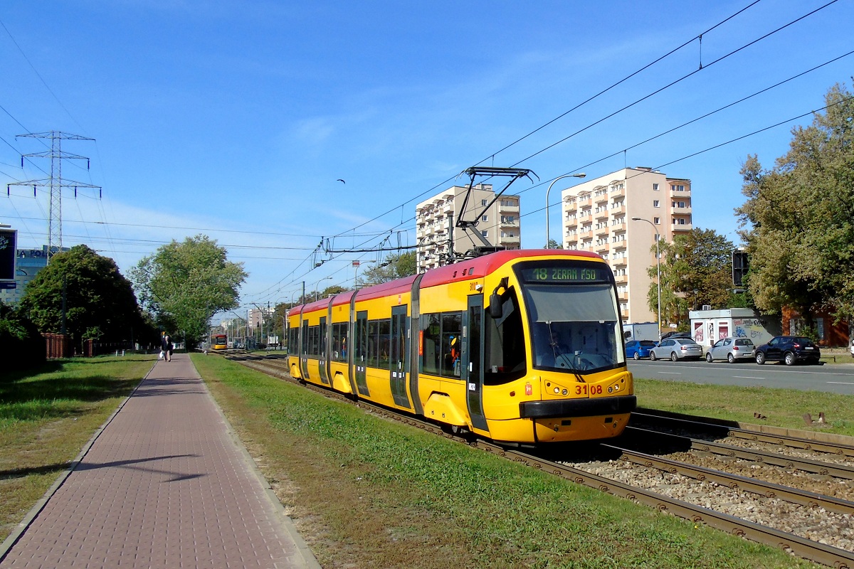 3108
Tramicus jedzie w obsĹudze kursu linii numer 18 w relacji Woronicza (11:05)-ĹťeraĹ FSO (11:52). 

