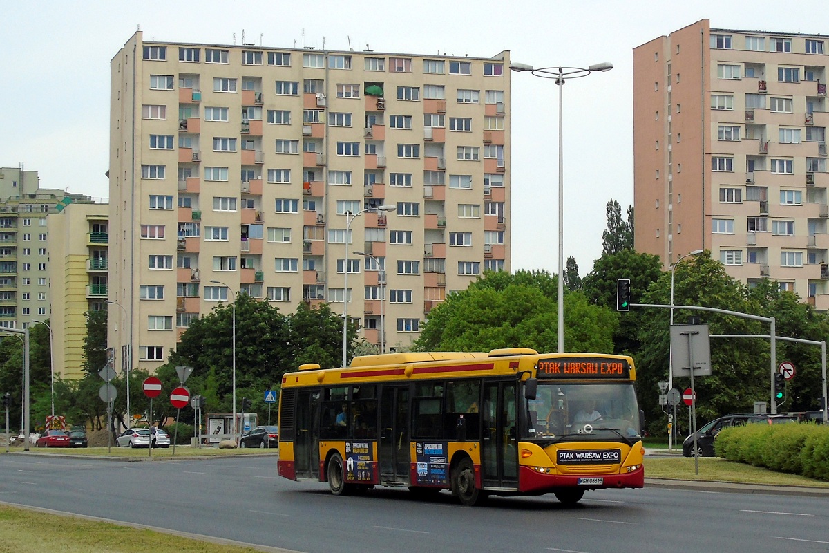 70236
Scania (ex. A536) jedzie w obsĹudze kursu linii specjalnej z okazji "Warsaw Comic Con" w relacji Warszawa Metro Centrum (16:15)-PaszkĂłw (16:50). 
