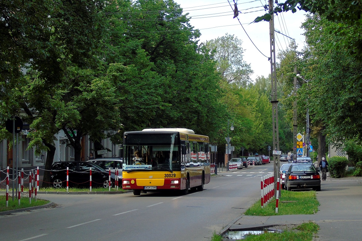 30029
SAM jedzie w obsĹudze kursu "A481" linii WKD ZA1 w relacji PruszkĂłw WKD (17:12)-Podkowa LeĹna GĹĂłwna (17:32). 
Słowa kluczowe: zawkd