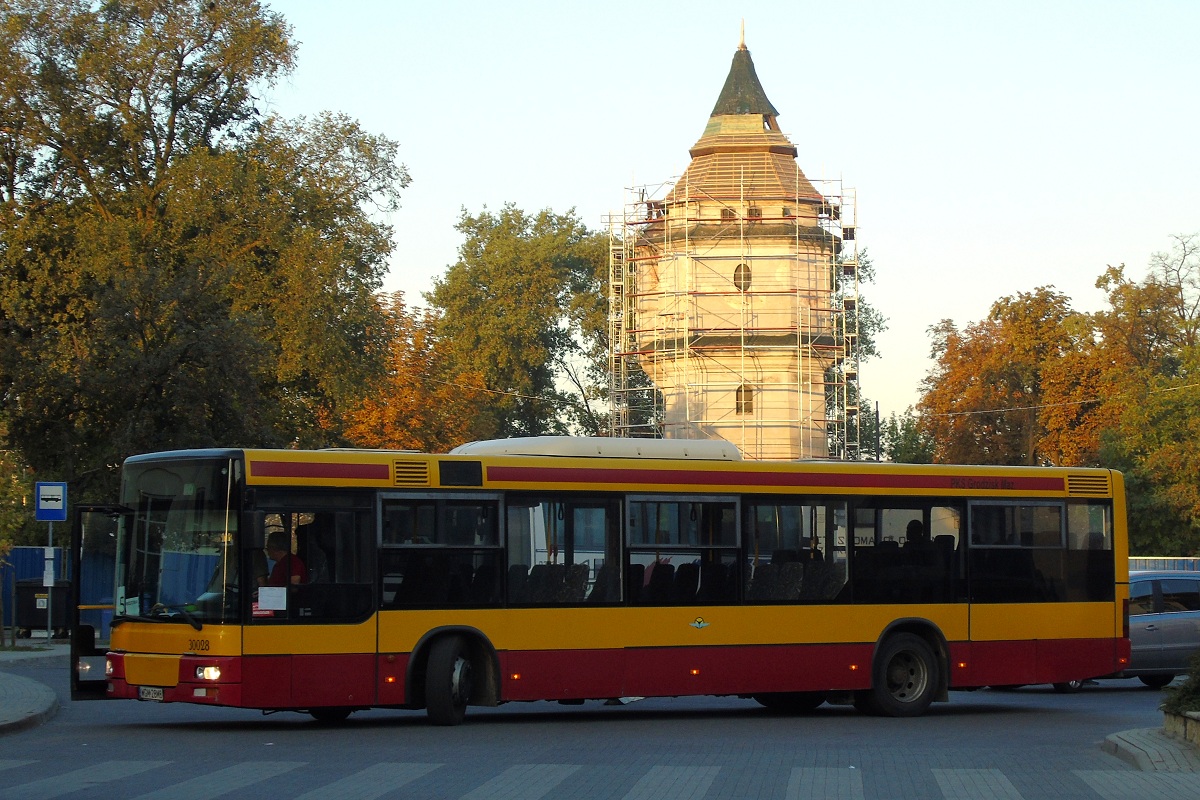 30028
SAM oczekuje na odjazd z dworca PKP w obsĹudze kursu "7680" linii numer 5 w relacji KorytĂłw (6:04)-ĹťyrardĂłw Mostowa PÄtla (6:39). 
Słowa kluczowe: DziwadĹo
