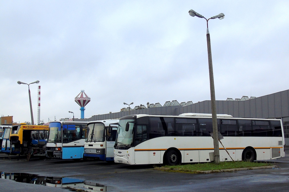 70023
Od prawej stojÄ na terenie zajezdni PKS Grodzisk Mazowiecki w Grodzisku: Scania L94IB / Hispano Veleo III #70023, Mercedes-Benz O303-11ĂHE #70103, Setra S215 UL #00128, Scania CN270UB 4x2 EB #A510 (70210) i Autosan H9-21.41 #60020. 
