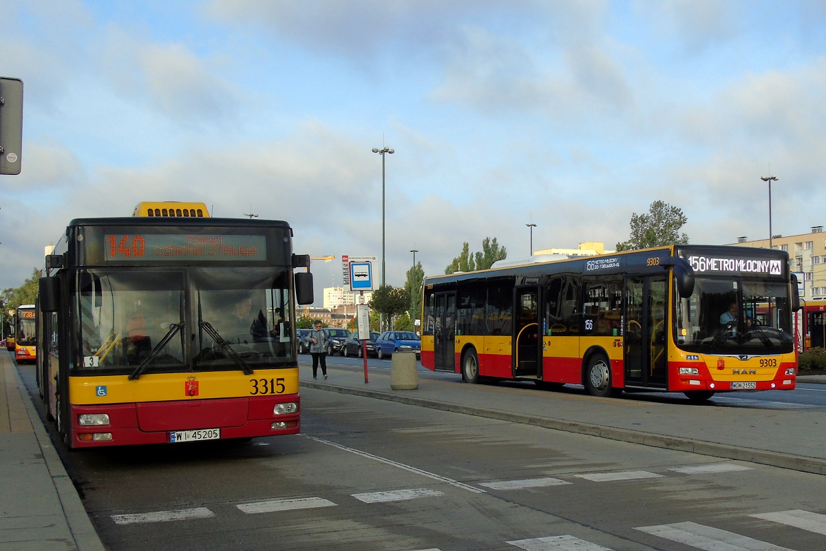 3315 
MAN #3315 MZA  zakoĹczyĹ obsĹugÄ kursu linii numer 140 w relacji Marki Czarna Struga (6:50)-Warszawa Dw. Wschodni-Kijowska (7:41). NastÄpnie pojedzie w obsĹudze kursu linii numer 140 w relacji Warszawa Dw. Wschodni-Kijowska (7:52)-Marki Czarna Struga (8:38). Obok stoi MAN #9303 PKS Grodzisk po skoĹczonej obsĹudze kursu linii numer 156 w relacji Metro MĹociny (6:24)-Warszawa Dw. Wschodni-Kijowska (7:29). NastÄpnie pojedzie w obsĹudze kursu linii numer 156 w relacji Warszawa Dw. Wschodni-Kijowska (7:50)-Metro MĹociny (8:54). 
