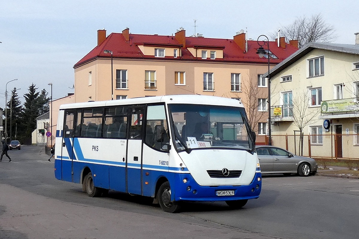 60210
Solina wyrusza z przystanku "Grodzisk Zondka 01" jadÄc w obsĹudze kursu "5591" linii numer 11 w relacji Grodzisk Maz. Dw. PKP (8:20)-MakĂłwka (8:50). Niekiedy PKS Grodzisk raczy pasaĹźerĂłw linii miejskich w Grodzisku wozami typowo podmiejskimi jak powyĹźsza Solina. OprĂłcz takich Solin zdarzajÄ siÄ jeszcze Autosany H9 czy Mercedesy O303. 
Słowa kluczowe: DziwadĹo