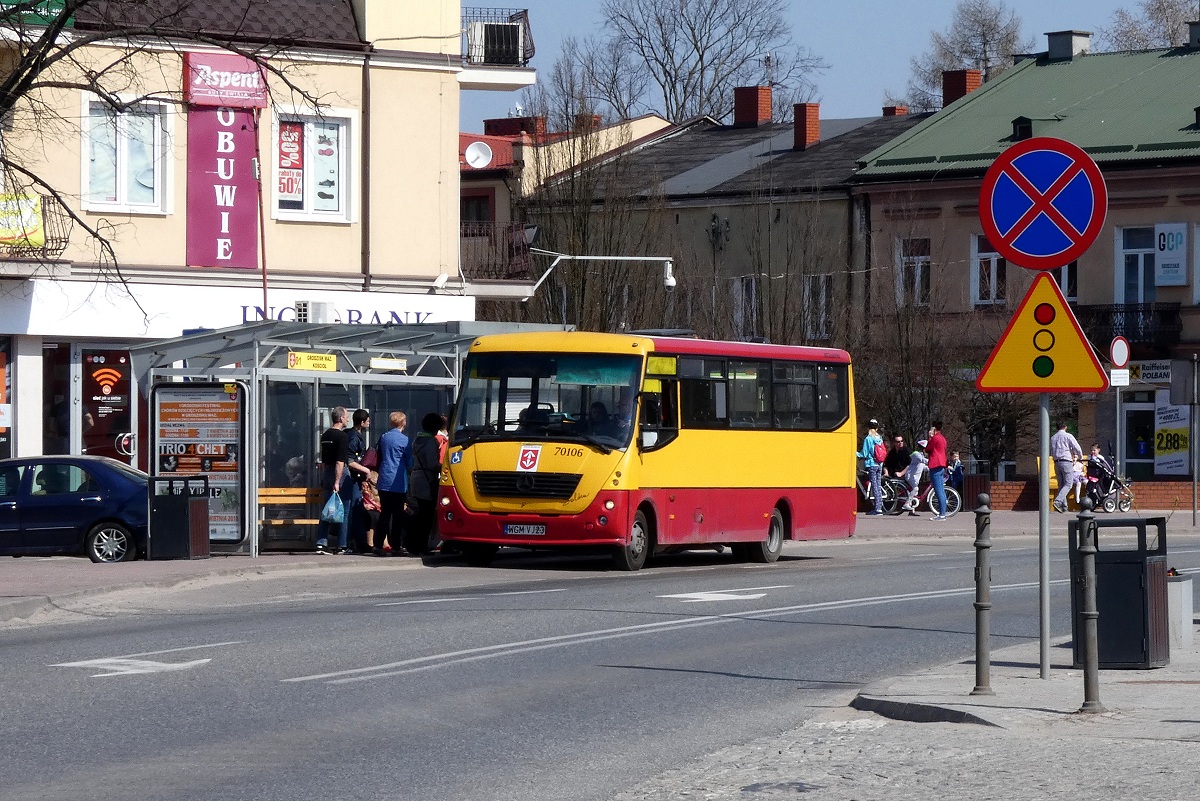 70106
Solina stoi na przystanku "Grodzisk KoĹciĂłĹ 01" w obsĹudze kursu "5163" linii numer 2 w relacji Grodzisk Maz. Dw. PKP (13:04)-MakĂłwka (13:22).  
