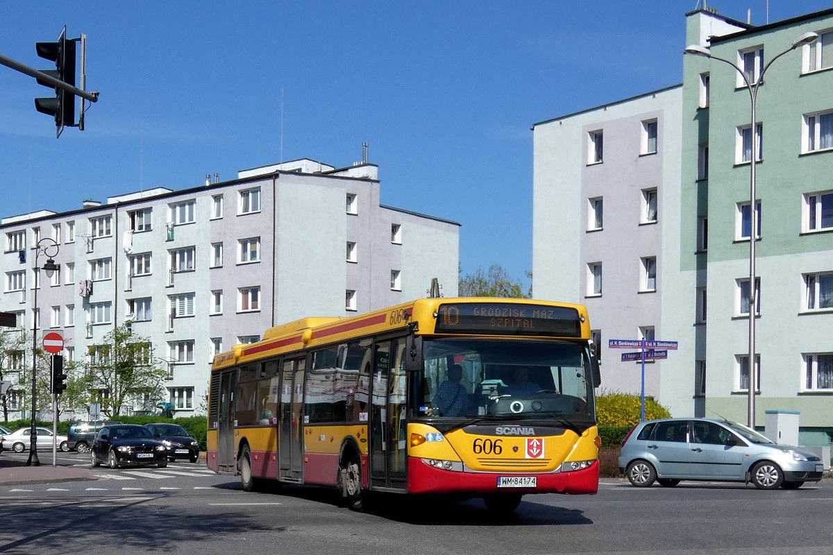 80306
Scania (ex. A606) jedzie w obsĹudze kursu "5583" linii numer 10 w relacji KsiÄĹźenice Marylskiego (13:50)-Grodzisk Maz. Szpital (14:25). 
Słowa kluczowe: DziwadĹo