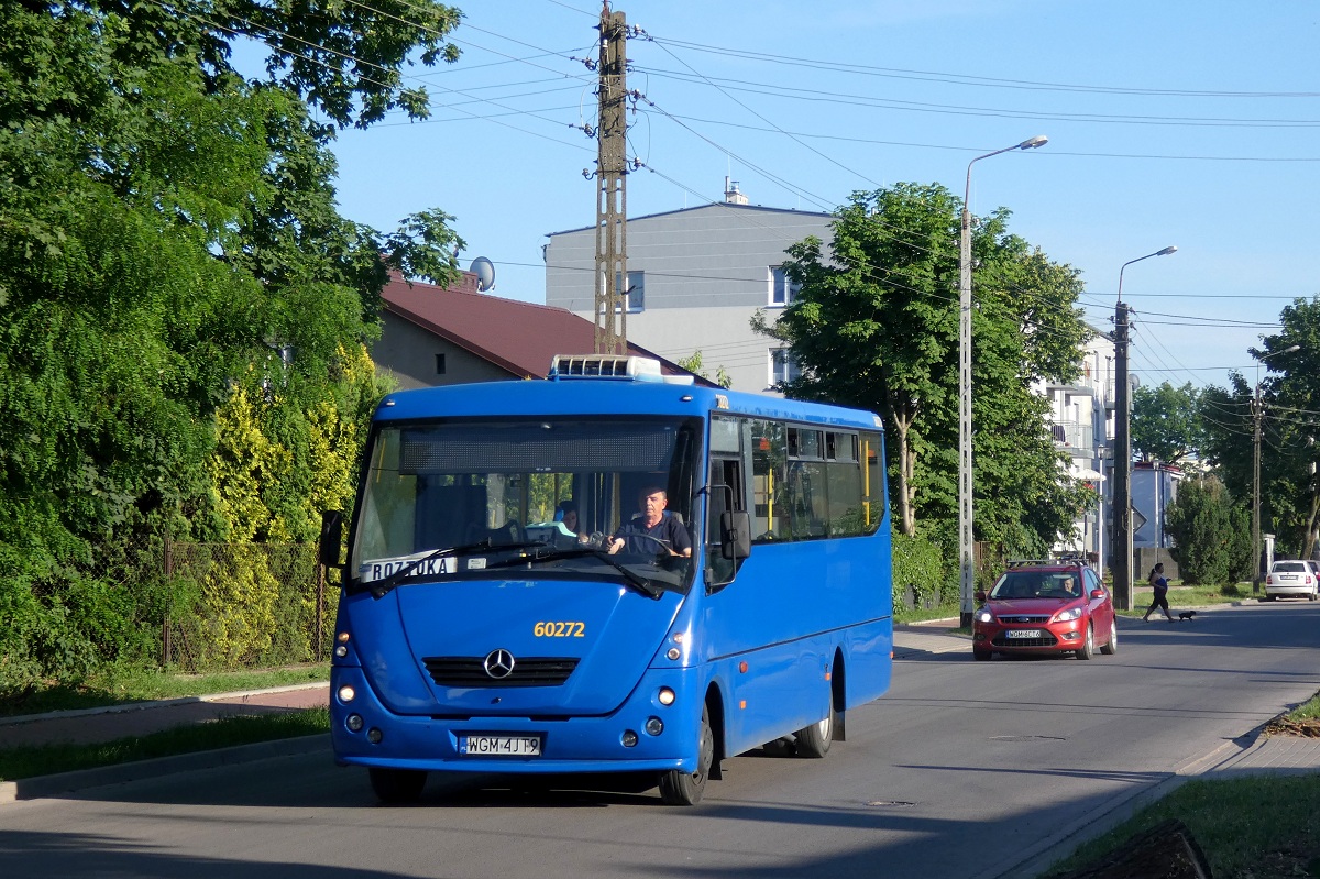 90109 (60272)
Solina jedzie w obsĹudze kursu "295" linii podmiejskiej w relacji Grodzisk Maz. Traugutta KĹadka (18:15)-Roztoka (18:56). Teoretycznie wĂłz ten jest rezerwÄ dla linii L29, w praktyce jak widaÄ wykonuje prace na linii wewnÄtrznej PKS Grodzisk. 
Słowa kluczowe: DziwadĹo