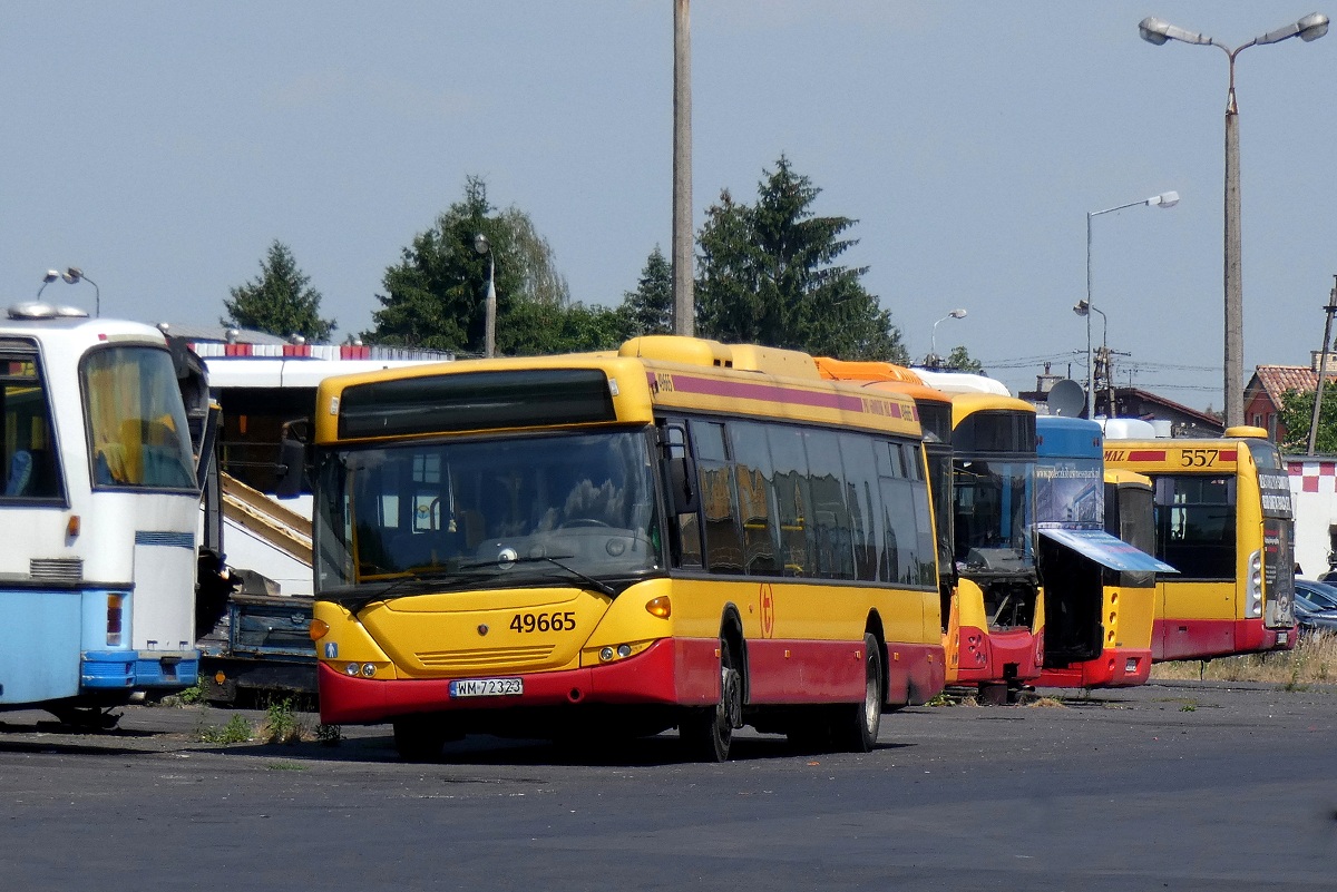 49665 (80268)
Scania oczekuje na naprawÄ stojÄc na grodziskiej bazie PKS Grodzisk. Z przodu zdjÄcia widaÄ tyĹ odstawionej Setry S215 UL #00128, za ScaniÄ jako dawcy czÄĹci stojÄ Jelcze 120M #40132 oraz 40131, MAN NĂ263 #00103, nastÄpnie stoi VDL Berkhof ProCity #40007 oraz Scania CN270 UB 4x2 EB #80257 (ex. A557) bÄdÄca takĹźe dawcÄ czÄĹci. 
