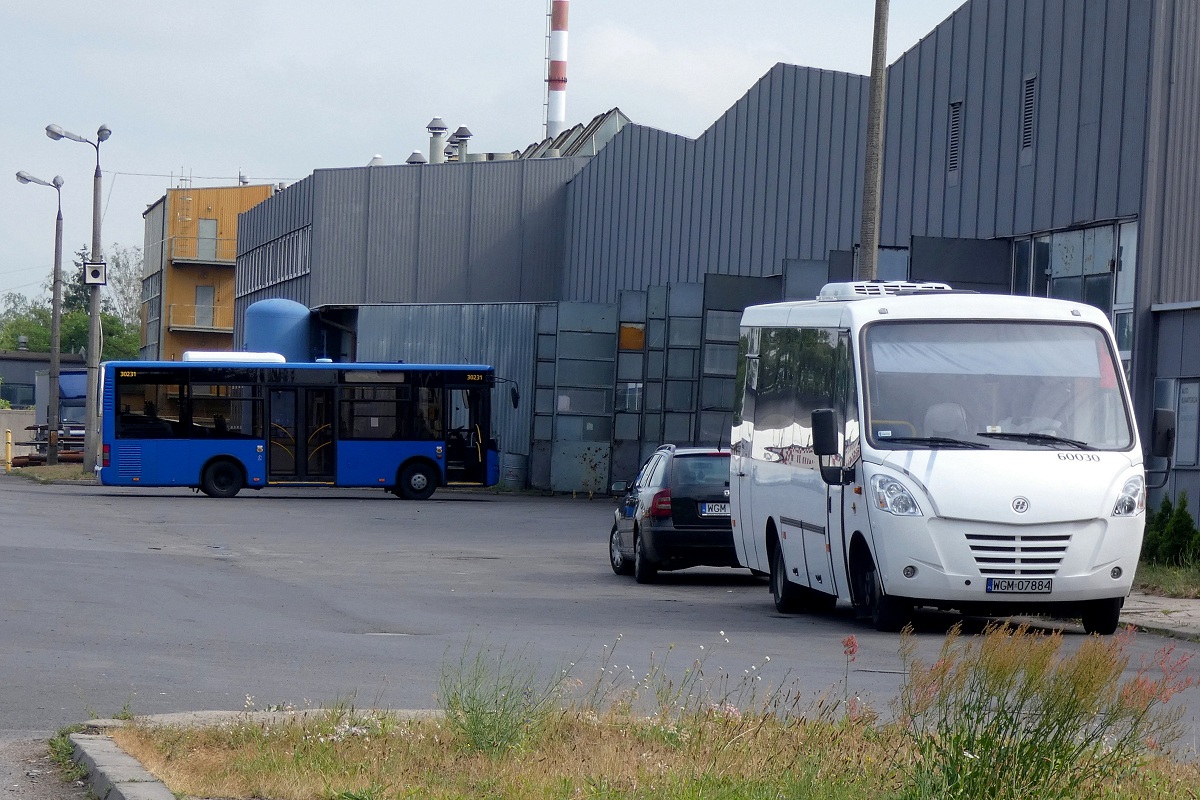 60030 
TytuĹowy NEMAN #60030 oraz ZAZ #70022 (30231) przeznaczony do obsĹugi pakietu konstanciĹskich L-ek stojÄ na terenie grodziskiej zajezdni PKS Grodzisk. 
