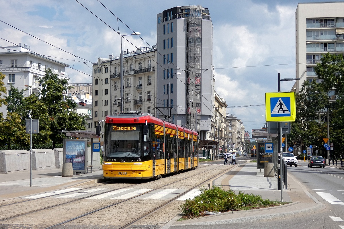 3639
Jazz stoi na przystanku "Pl. Politechniki 02" w obsĹudze kursu linii numer 70 w relacji ĹťeraĹ FSO (13:15)-Os. GĂłrczewska (14:25). 
